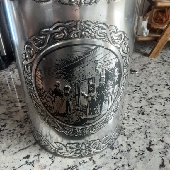 Vtg. Gold Filigree Trash Can Cover. MCM Hollywood Regency Waste Basket Cover - Picture 2 of 7